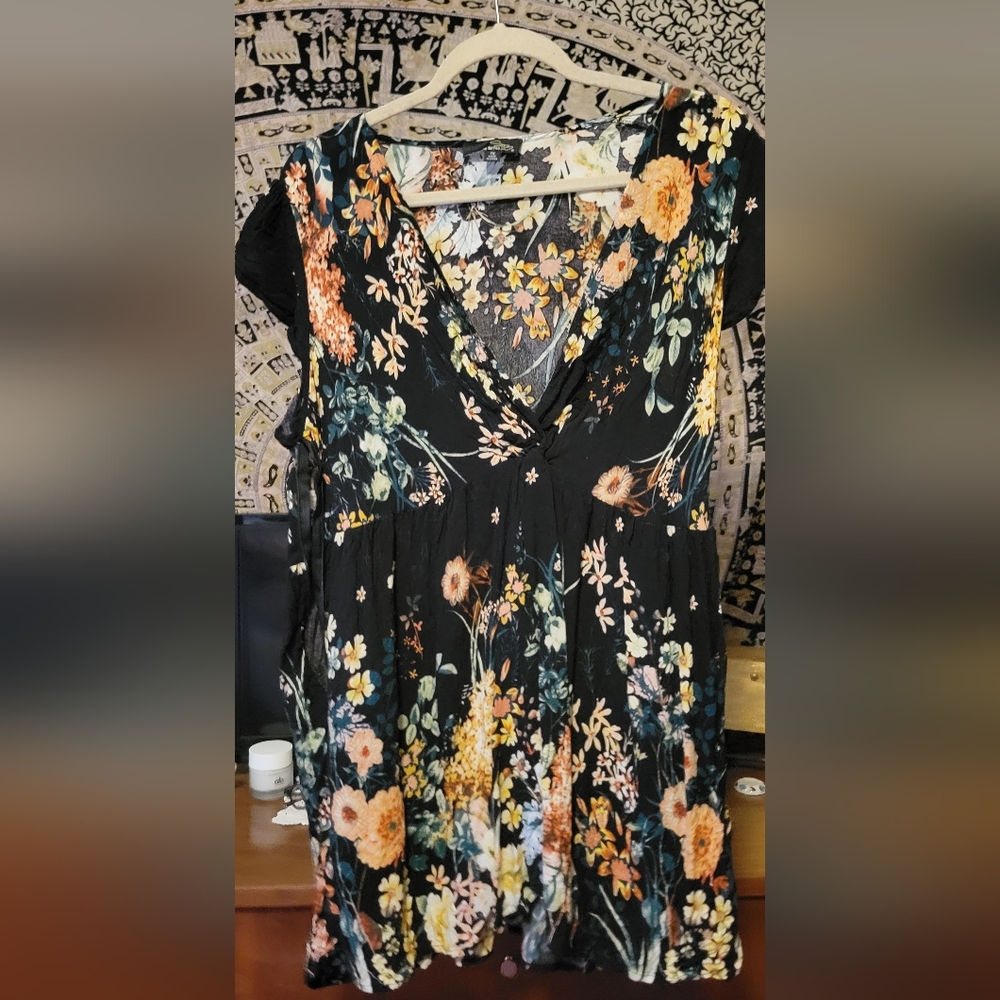 Suzanne Betro Top Floral
